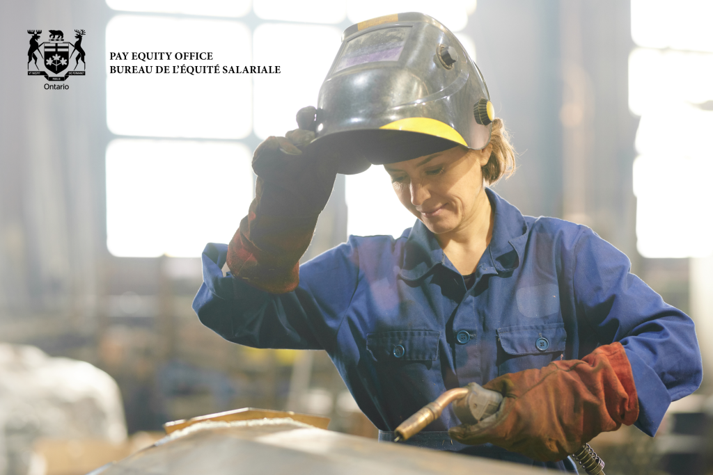 Le Bureau de l’équité salariale de l’Ontario formule 5 suggestions pour remédier aux pénuries de main-d’œuvre après avoir examiné de plus près la situation des femmes et des métiers spécialisés