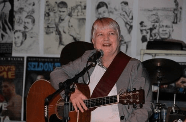 Halifax Singer-Songwriter Linda MacLeod Returns With New Single “I Tried to Get Through” Halifax Singer-Songwriter Linda MacLeod Returns With New Single “I Tried to Get Through”